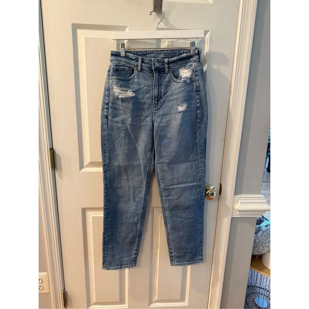 American Eagle Mom Straight Distressed Jeans sz 4 EUC